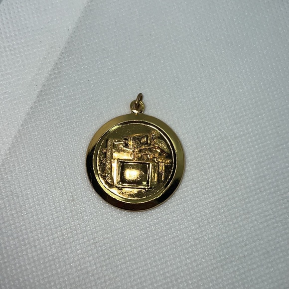 VINTAGE TECHNOLOGY TV PRODUCTION PENDANT CHARM GOLD TONE - Picture 9 of 11